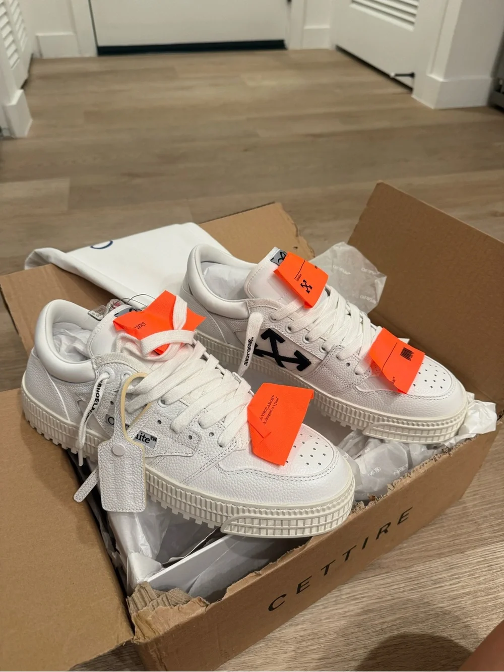Off-White White MEN Leather Low-Top Sneakers with Orange Tags NEW US11